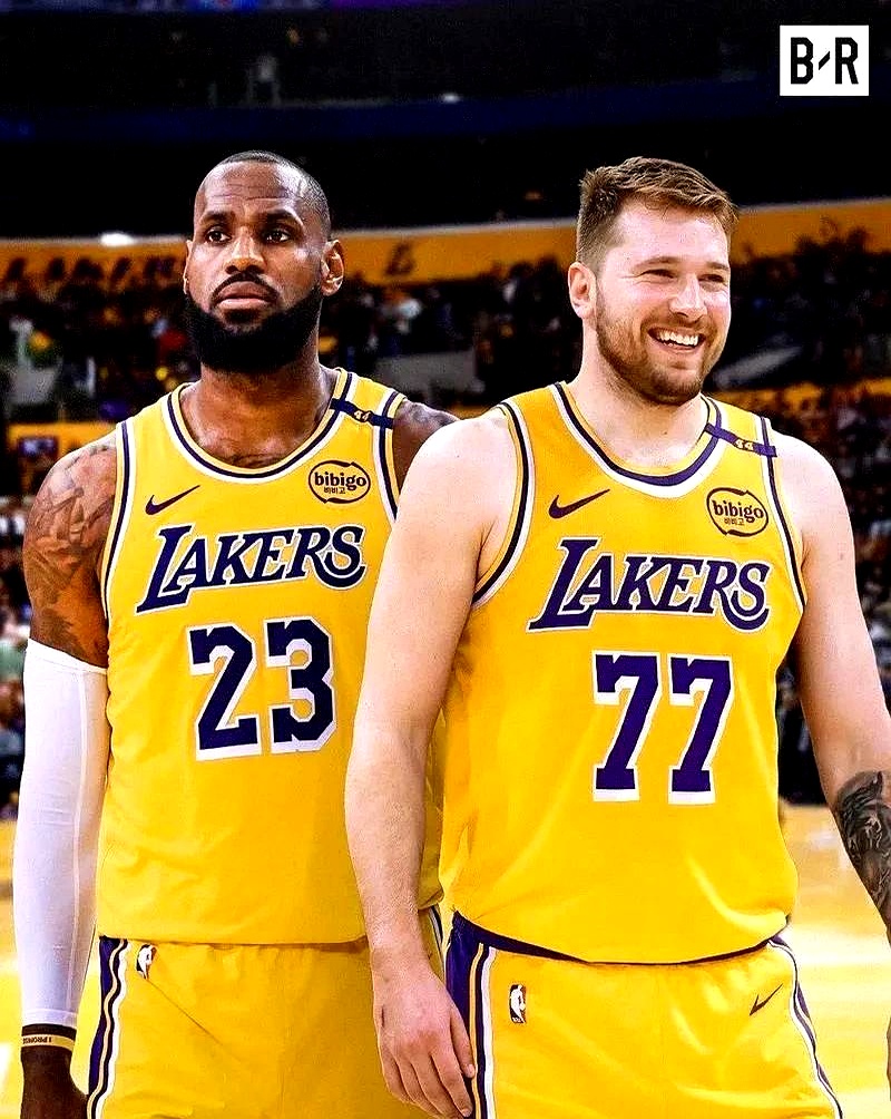 包含穆古鲁扎迎来十赛季出色发挥，湖人观众热烈欢呼！全场沸腾不已的词条