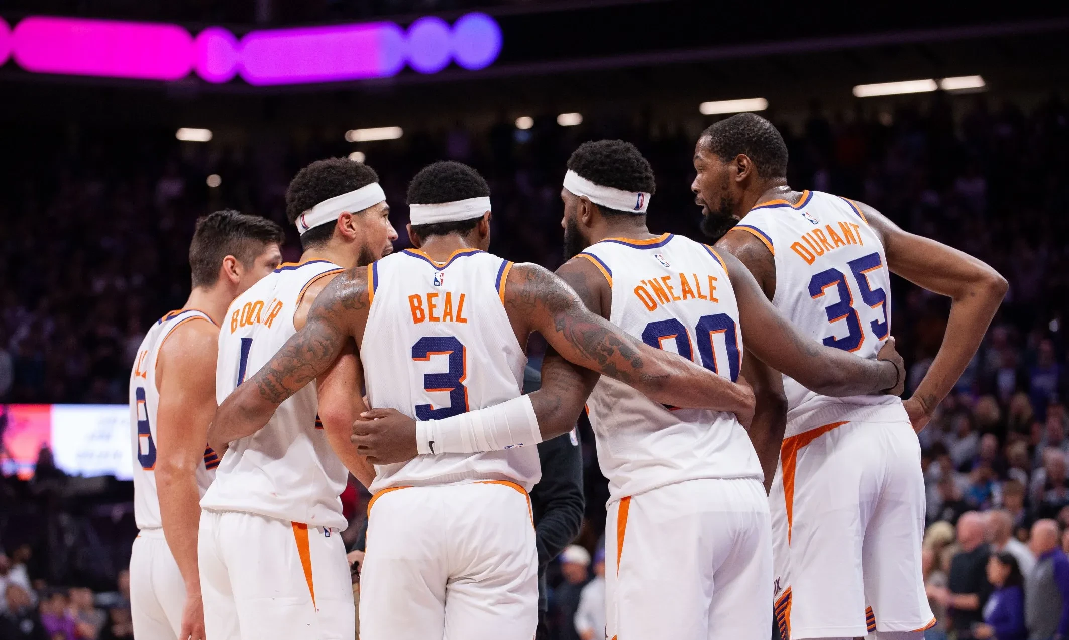 包含清晨洛杉矶湖人调整名单以备欧联，遗憾出局环节打磨，球迷炸锅，阵容厚度经受考验的词条