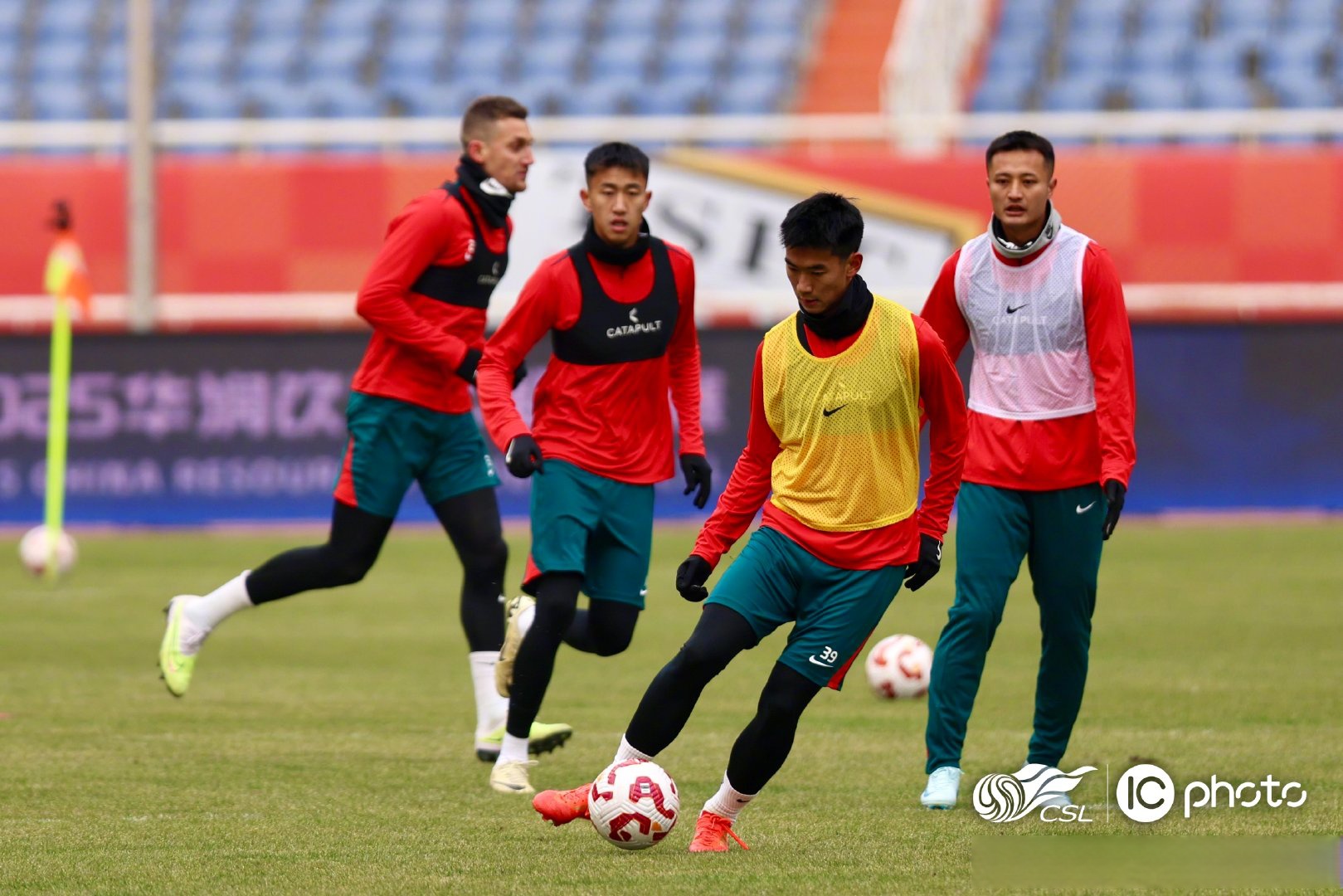 关于赛地聚焦：葡超赛前热度飙升，多伦多猛龙止住颓势，赛场秩序良好，身体对抗强度拉满的信息